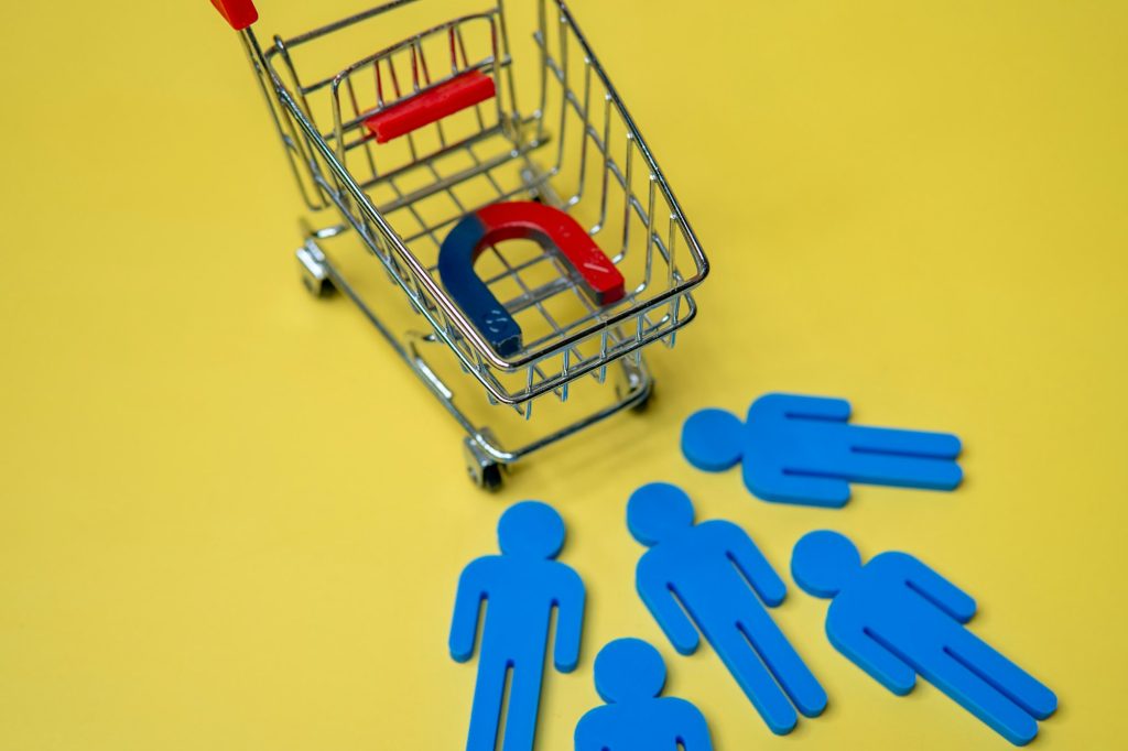 Magnet attract customers towards the shopping cart.